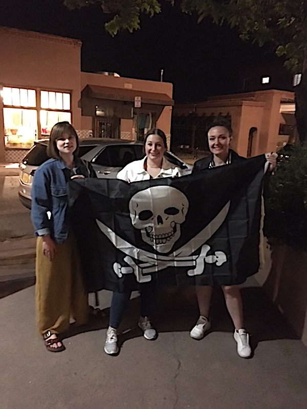 3 PIRATE LADIES 15MAY2022