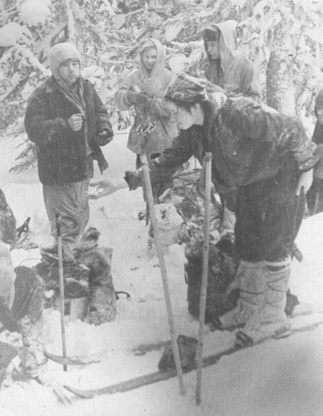 DYATLOV EATING SKIING